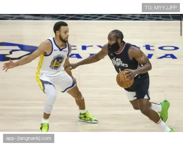 库里后撤步三分命中率显著高于哈登，提升勇士关键时刻得分稳定性