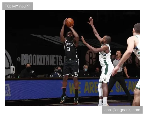 米德尔顿利用挡拆制造空位提升三分命中率显著拉开防守差距